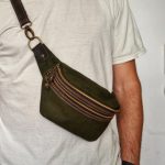 Regalo corporativo Riñonera de lona y cuero Vakapi en D&A confecciones. Indumentaria de trabajo