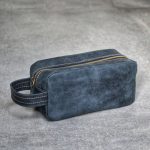 Regalo corporativo Neceser de cuero Vakapi en D&A confecciones. Indumentaria de trabajo