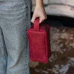 Regalo corporativo Neceser de cuero Vakapi en D&A confecciones. Indumentaria de trabajo