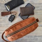 Regalo corporativo Neceser de cuero Vakapi en D&A confecciones. Indumentaria de trabajo