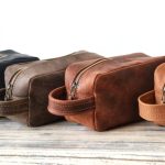 Regalo corporativo Neceser de cuero Vakapi en D&A confecciones. Indumentaria de trabajo