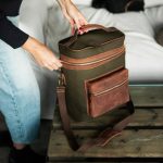 Regalo corporativo Matera de lona y cuero Vakapi en D&A confecciones. Indumentaria de trabajo