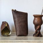 Regalo corporativo Yerbera de cuero Vakapi en D&A confecciones. Indumentaria de trabajo