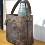 Regalo corporativo Matera Colon tipo canasta de cuero Vakapi en D&A confecciones. Indumentaria de trabajo