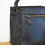 Regalo corporativo Matera Colon tipo canasta de cuero Vakapi en D&A confecciones. Indumentaria de trabajo