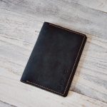 Regalo corporativo Funda Pasaporte Vakapi en D&A confecciones. Indumentaria de trabajo