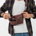 Regalo corporativo Riñonera de cuero Positano Vakapi en D&A confecciones. Indumentaria de trabajo