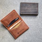 Regalo corporativo Tarjetero Quito Vakapi en D&A confecciones. Indumentaria de trabajo