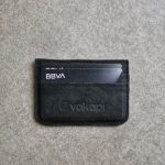 Regalo corporativo Tarjetero Cali Vakapi en D&A confecciones. Indumentaria de trabajo