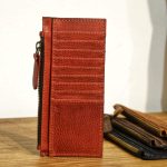 Regalo corporativo Tarjetero Río de cuero Vakapi en D&A confecciones. Indumentaria de trabajo