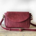 Regalo corporativo Bandolera Milán de cuero Vakapi en D&A confecciones. Indumentaria de trabajo