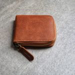 Regalo corporativo Billetera Nápoles de cuero Vakapi en D&A confecciones. Indumentaria de trabajo