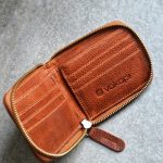 Regalo corporativo Billetera Nápoles de cuero Vakapi en D&A confecciones. Indumentaria de trabajo