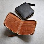 Regalo corporativo Billetera Nápoles de cuero Vakapi en D&A confecciones. Indumentaria de trabajo