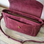 Regalo corporativo Bandolera Milán de cuero Vakapi en D&A confecciones. Indumentaria de trabajo