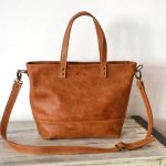 Regalo corporativo Cartera Venecia de cuero Vakapi en D&A confecciones. Indumentaria de trabajo