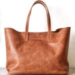 Regalo corporativo Cartera Tote Buenos Aires de cuero Vakapi en D&A confecciones. Indumentaria de trabajo