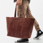 Regalo corporativo Cartera Tote Buenos Aires de cuero Vakapi en D&A confecciones. Indumentaria de trabajo