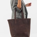 Regalo corporativo Cartera Tote con cierre de cuero Vakapi en D&A confecciones. Indumentaria de trabajo