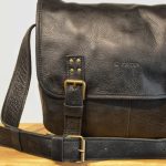 Regalo corporativo Morral de cuero Vakapi en D&A confecciones. Indumentaria de trabajo