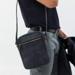 Regalo corporativo Morral de cuero Barcelona Vakapi en D&A confecciones. Indumentaria de trabajo