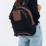 Regalo corporativo Mochila de lona y cuero Vakapi en D&A confecciones. Indumentaria de trabajo