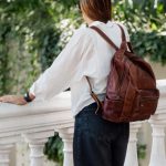 Regalo corporativo Mochila Palermo de cuero unisex Vakapi en D&A confecciones. Indumentaria de trabajo