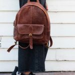 Regalo corporativo Mochila dama cuero Vakapi en D&A confecciones. Indumentaria de trabajo