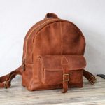 Regalo corporativo Mochila dama cuero Vakapi en D&A confecciones. Indumentaria de trabajo