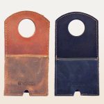 Regalo corporativo Porta cargador celular de cuero Vakapi en D&A confecciones. Indumentaria de trabajo