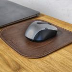 Regalo corporativo Pad mouse de cuero Vakapi en D&A confecciones. Indumentaria de trabajo